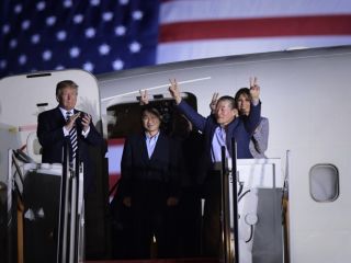 استقبال ترامپ از سه آمریکایی آزاد شده از کره شمالی