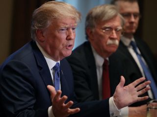 منبع نزدیک به کاخ‌سفید:آمریکا طرح تغییر رژیم در ایران را بررسی می‌کند