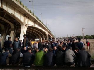 کارگران معترض هپکو خط آهن شمال- جنوب ایران را مسدود کردند