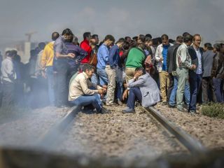 صدها کارگر هپکو برای دومین روز خط آهن اراک را مسدود کردند