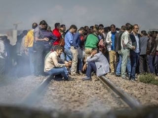 بازگشایی خط آهن اراک؛‌ کارگران تا دوشنبه به مسئولان مهلت دادند + عکس