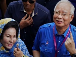 مقادیر زیادی اجناس گرانبها از خانه نخست وزیر سابق مالزی کشف شد