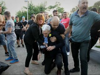 شهردار تسالونیکی مورد ضرب و شتم ملی‌گراهای افراطی یونان قرار گرفت