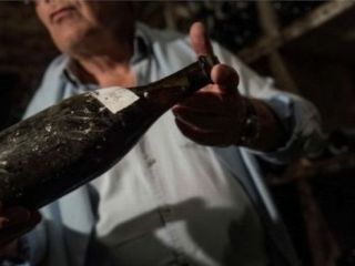 به فروش رسیدن یک بطری شراب فرانسوی به قیمت ۱۲۰ هزار دلار