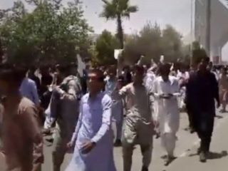 تجمع در زاهدان در اعتراض به توهین استاد دانشگاه آزاد به قوم بلوچ و اهل سنت