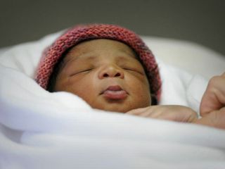 پسری به نام «معجزه» در قایق پناهجویان در ساحل ایتالیا متولد شد