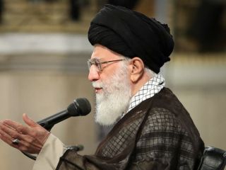 خامنه ای در پاسخ به انتقادها: مدیریت صدا و سیما و قوه قضاییه با رهبری نیست
