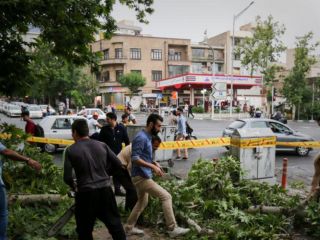 طوفان در تهران یک کشته و ۷۶ زخمی بر جا گذاشت