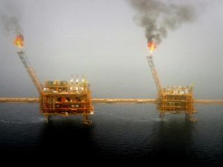 رویترز: شرکت عظیم هندی واردات نفت از ایران را متوقف می‌کند