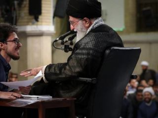 محاکمه فوری دانشجویی که مقابل رهبر اعتراض کرده بود