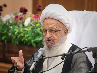 انتقاد مکارم شیرازی از «بی‌تفاوتی» دولت روحانی در قبال «بدحجابی»