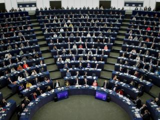 عضو پارلمان اروپایی: حاکمان ایران، دوتابعیتی‌ها را مهره شطرنج سیاسی می‌بینند