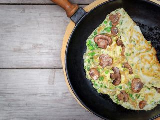 چه غذاهایی نباید در ظروف چدنی طبخ شوند؟