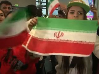 ورود کاروان تیم ملی فوتبال ایران به روسیه در میان استقبال ایرانیان - ویدیو