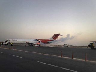 هواپیمای اهواز ـ مشهد در آسمان آتش گرفت