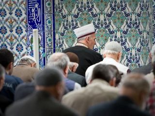 خشم ترکیه از بسته شدن هفت مسجد در اتریش