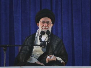 یادداشت: برخورد تهاجمی دولت آمریکا و پاسخ نرم خامنه ای