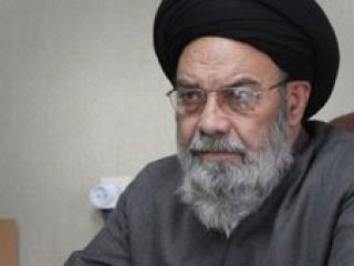 امام جمعه اصفهان: اگر فردی سه هفته نماز جمعه را ترک کند باید خانه را روی سرش خراب کرد