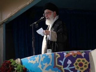 آیت‌الله خامنه‌ای خواستار خودداری از سفرهای خارجی شد