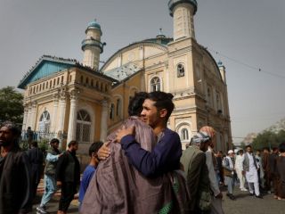 به دنبال آتش‌بس، اعضای طالبان برای جشن عید فطر وارد کابل شدند