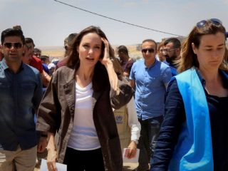 بازدید «آنجلینا جولی» از موصل و گفت و گو با خانواده‌های آسیب دیدگان جنگ