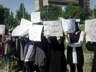 گروهی از دانشجویان در اعتراض به احکام زندان برای دانشجویان معترض در امتحانات شرکت نکردند