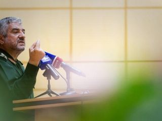 فرمانده سپاه: دشمن به دلیل برد موشک‌هایمان جرات نگاه چپ ندارد