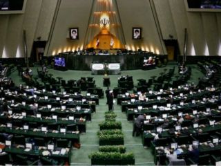 نماینده مجلس: جمع آوری امضا برای طرح عدم کفایت رئیس جمهور هفته بعد شروع می‌شود