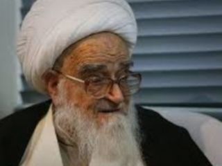 انتقاد یک مرجع تقلید شیعه از حضور اخیر زنان در ورزشگاه آزادی