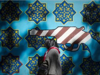 کومور گذرنامه بیش از ۱۰۰ ایرانی را باطل کرده است