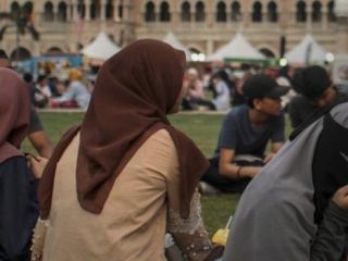 خشم مردم مالزی از ازدواج دختر یازده ساله