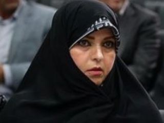 ماجرای عکس جنجالی نوه امام با ماشین لاکچری چه بود؟ نعیمه اشراقی : به خاطر مسائل حفاظتی نیاوران نشین شدیم!