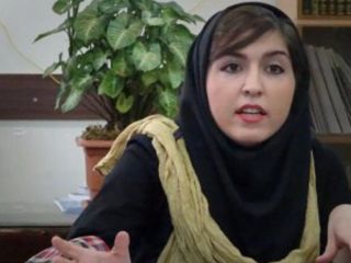 ۱.۵ سال زندان، ممنوع الخروجی و محرومیت؛ مجازات یک زن جوان برای شرکت در مراسم دانشجویی
