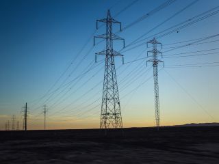 شکسته شدن رکورد مصرف برق در ایران و اعتراض مردم به قطع برق