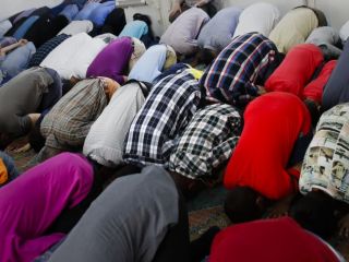 مرزهای آلمان به روی مهاجران تنگ تر می شود؛ مرکل تغییرات را پذیرفت