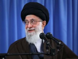 خامنه‌ای درباره مسائل بازار سکه و ارز از روحانی «گزارش دقیق» خواست