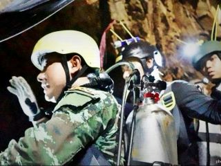 غواص تایلندی در عملیات نجات نوجوانان محبوس در غار جان باخت