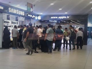 گزارش یک خریدار از صف آیفون ایکس با ارز ۴۲۰۰تومانی