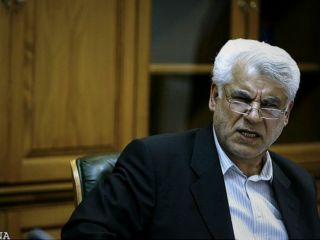 رئیس کل سابق بانک مرکزی: واردکننده‌ها باید همه ارزی را که گرفته اند، پس دهند