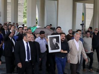 پیکر عباس امیرانتظام به خاک سپرده شد