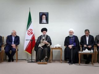 رهبر ایران هیئت دولت را برای بررسی 'نابسامانی‌های اقتصادی فراخواند'