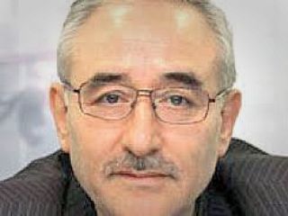 انتقاد تند یک دیپلمات بازنشسته داخل کشور از سخنان اخیر روحانی:هنوز روشهای دیپلماتیک ته نکشیده که از جنگ می گویید