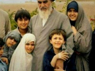 نوه خمینی: ما ریشه هندی نداریم، ریشه پدری ما روس است