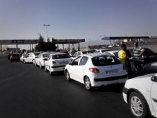 هجوم مردم به پمپ‌های بنزین پس از شایعه قحطی و گرانی بنزین + ویدیو