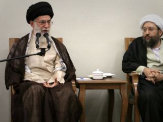 ناتوانی صادق لاریجانی از پاسخ به افشاگری‌های مایک پمپئو درباره ثروت میلیاردی