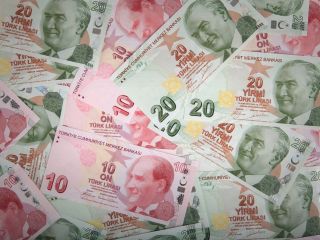 کاهش شدید ارزش پول ترکیه در پی تحریم‌های آمریکا