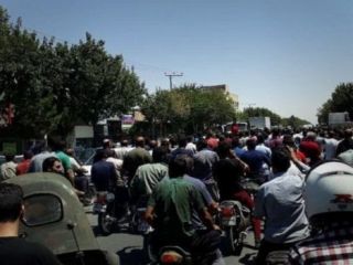 یک مقام استانداری البرز: با تجمعات اعتراضی مماشات کردیم در ادامه برخورد می‌کنیم