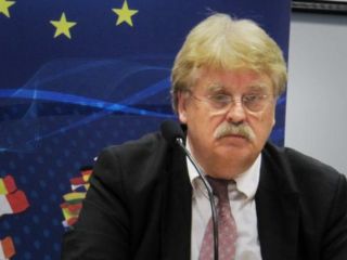 سیاستمدار آلمانی: تحریم‌های ایران تأثیراتی فاجعه‌بار دارند