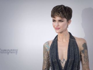 «روبی رز» در نقش «زن خفاشی» نخستین ابرقهرمان همجسنگرای تلویزیونی می‌شود