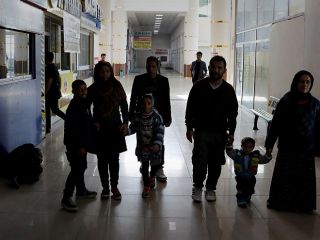 صدها هزار مهاجر افغان ایران را ترک کرده اند